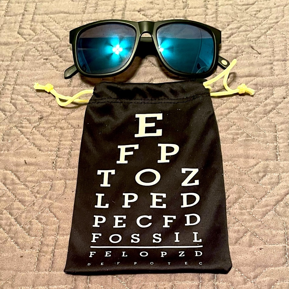 FOSSIL Sunglasses Black / Blue lenses